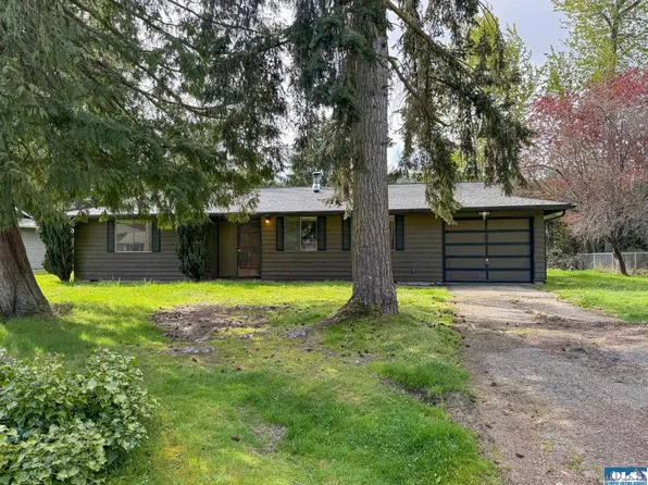 2422 Hennessy Ln, Pt Angeles, WA 98363