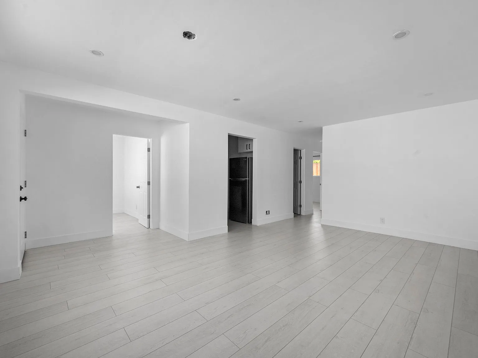 2350 Santa Ana Avenue - F — Photo 4