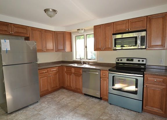 2nd image of 89 Mountain School Rd #A