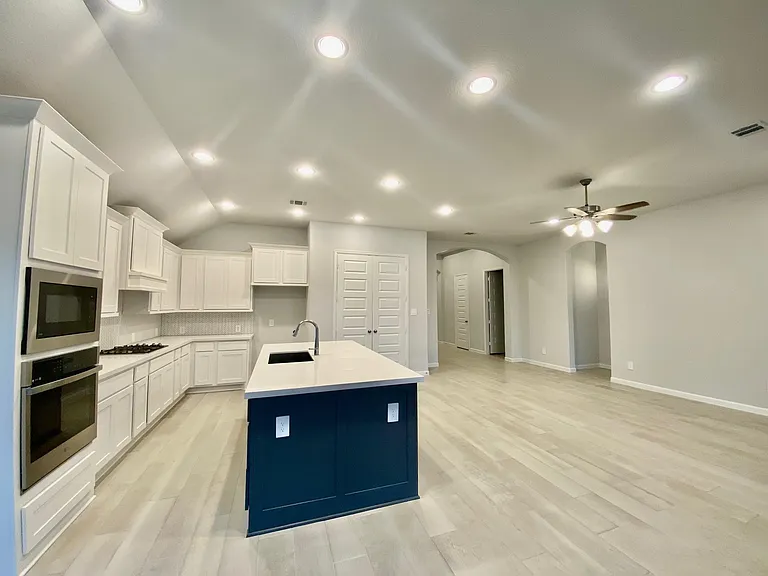 9411 Trestle Creek Ct — Photo 5