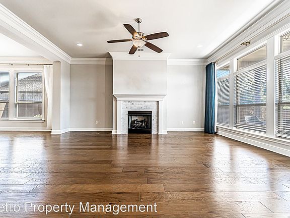 4th image of 1601 SW Edinburgh Ave