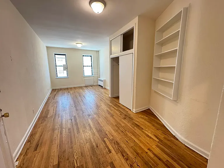 319 E 25th St #4D — Photo 3