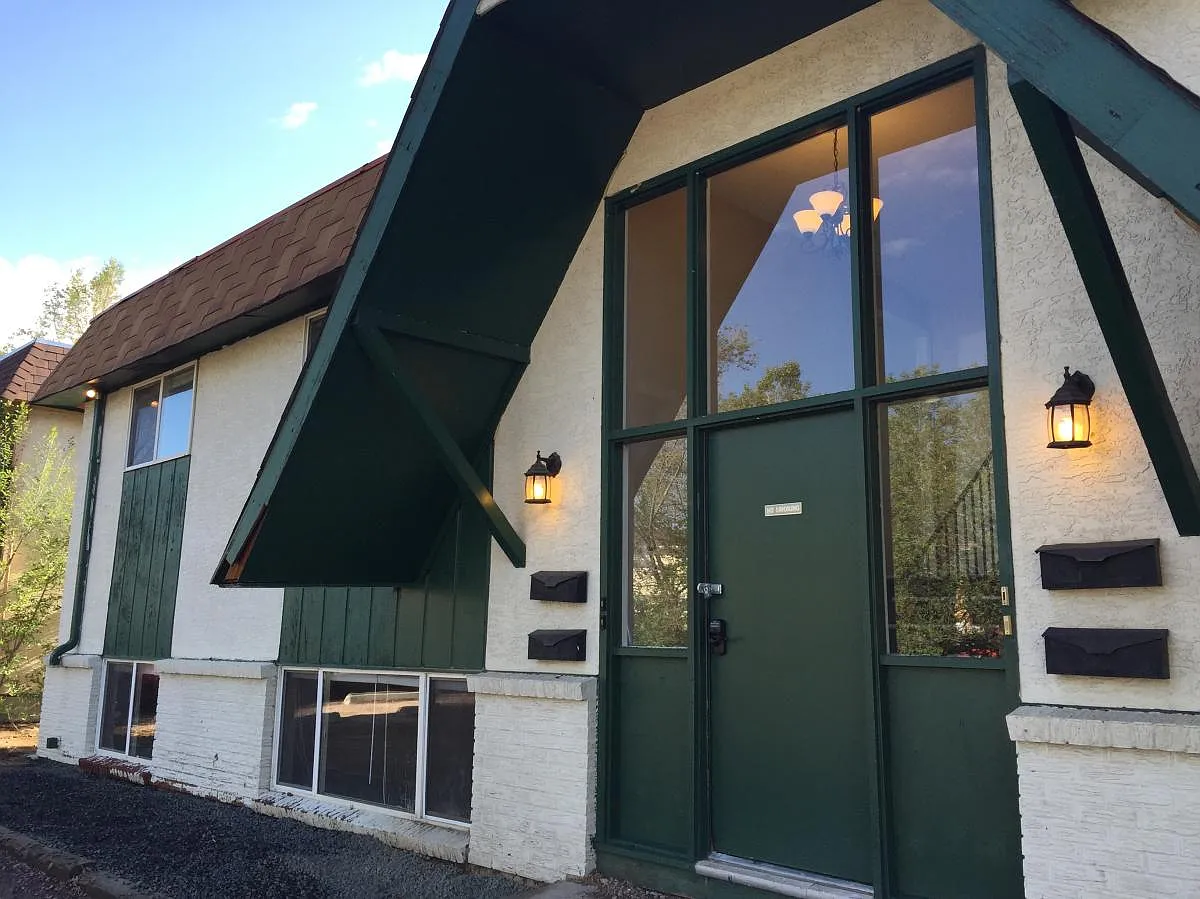 2 bed, 810 sqft, $1,050 — Photo 1