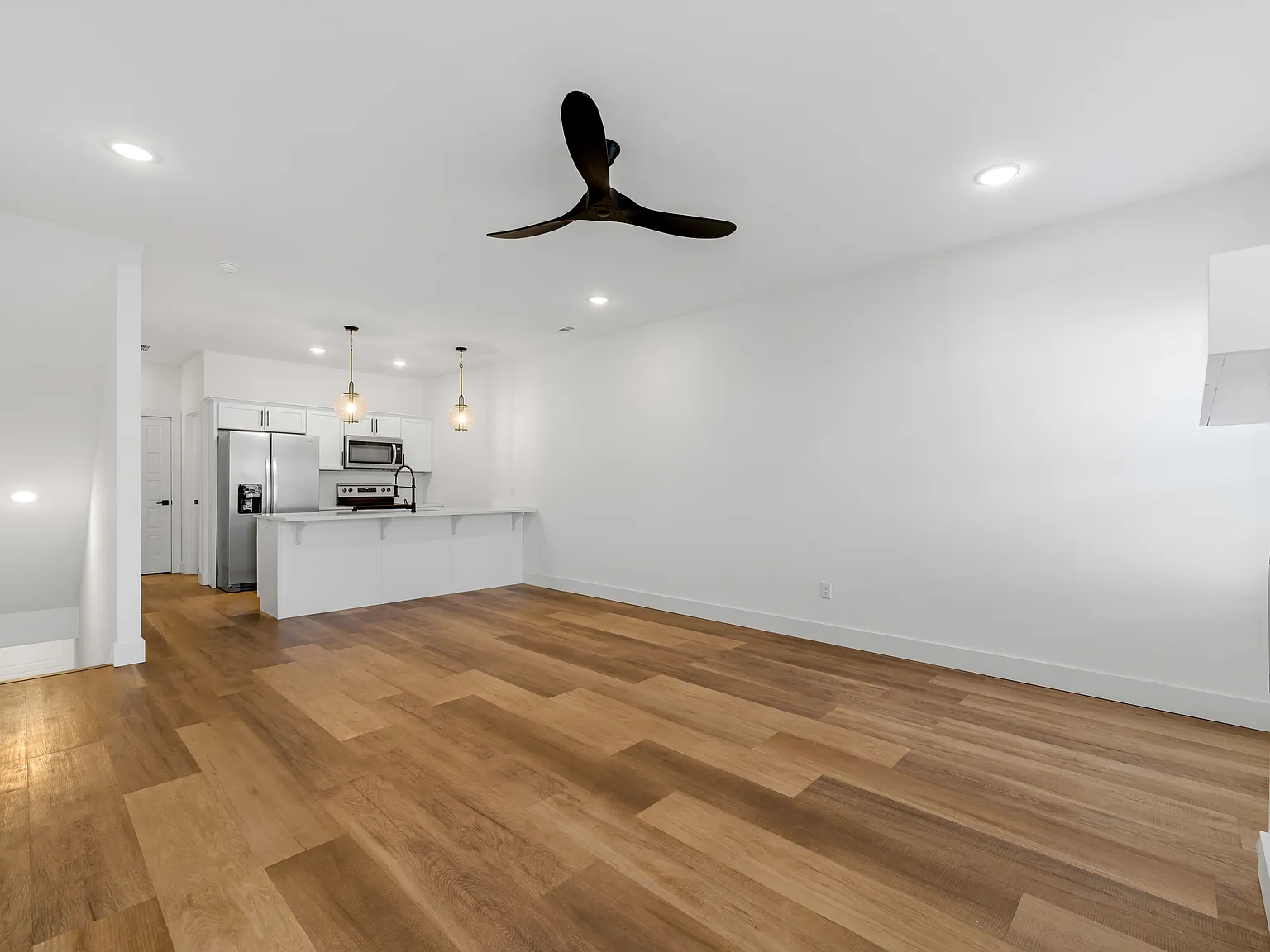 4 bed, 2.5 bath, 2400 sqft, $1,795 — Photo 3