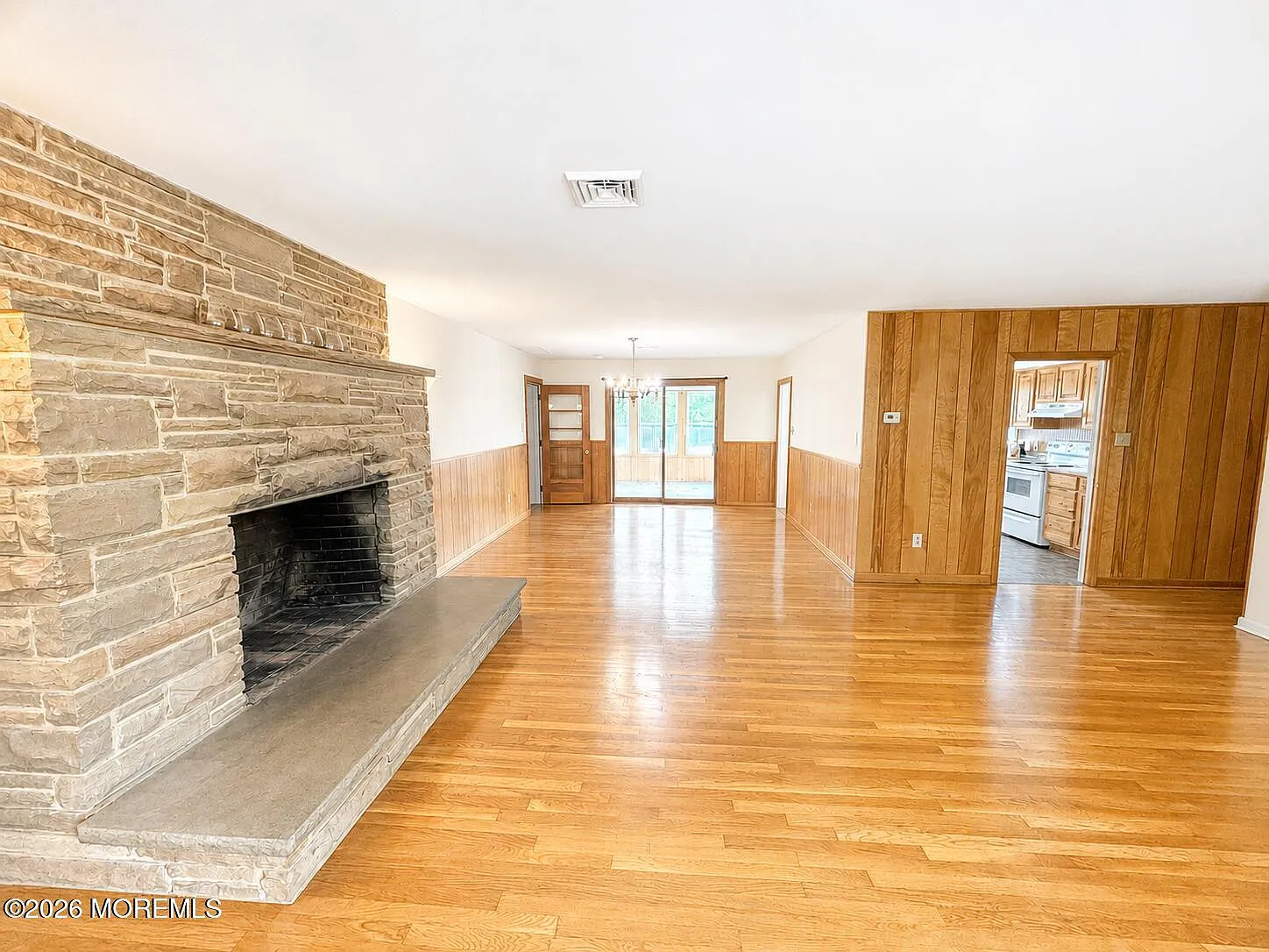 3 bed, 2190 sqft, $3,100 — Photo 3