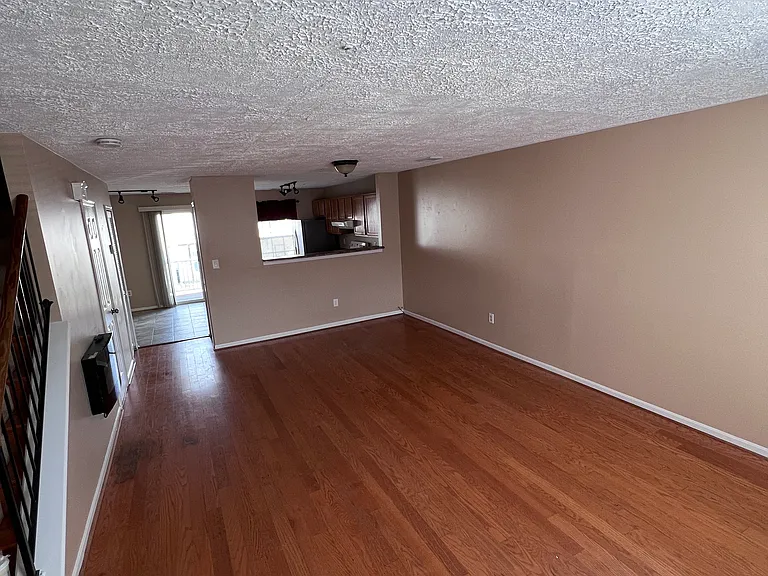 1412 Nestlewood Ct — Photo 3