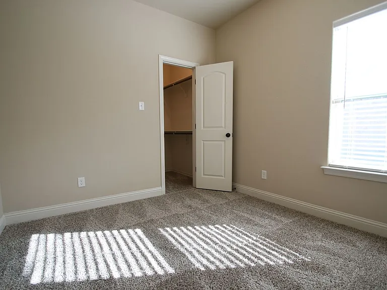 3217-3219 Karen St — Photo 12