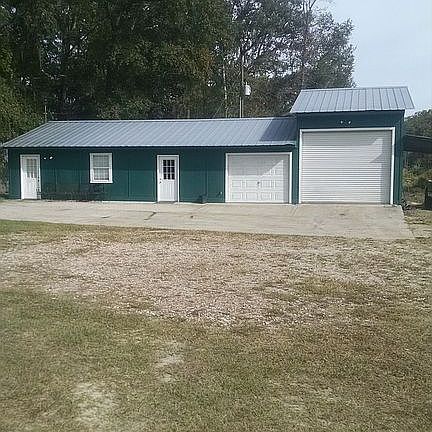 Shop with 2100 sq feet