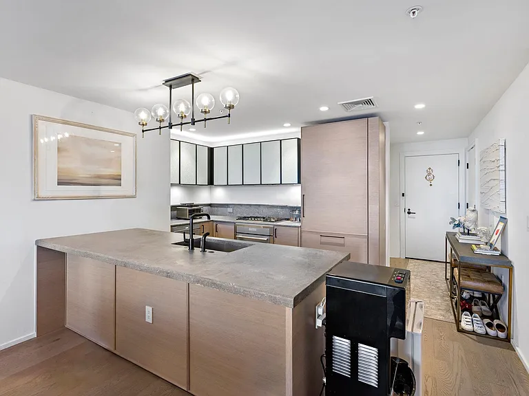 1425 Hudson St #4I — Photo 8