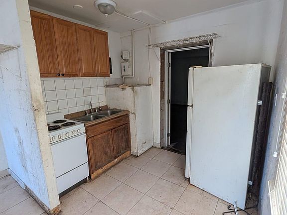 4th image of 545 Easy St