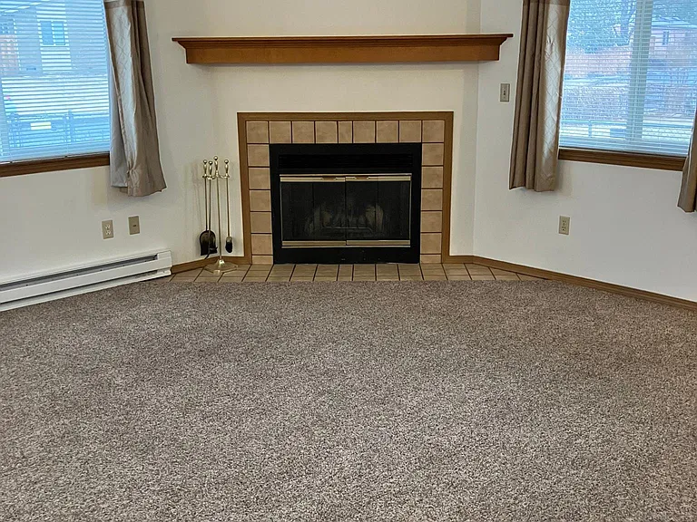 2423 W Monument St — Photo 3
