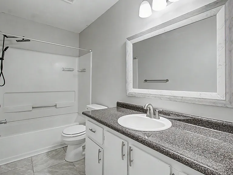 703 Woods Ct — Photo 13