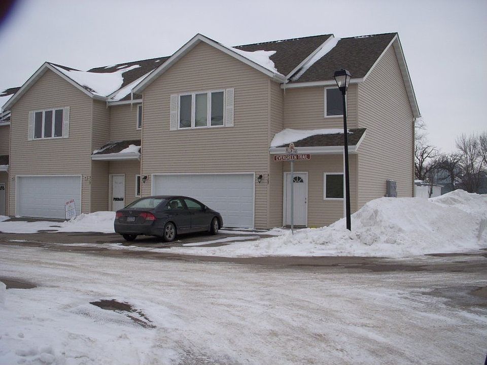 For Rent: 2107 Evergreen Trail, North Mankato, MN 56003