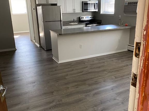 5th image of 3925 James St APT B1