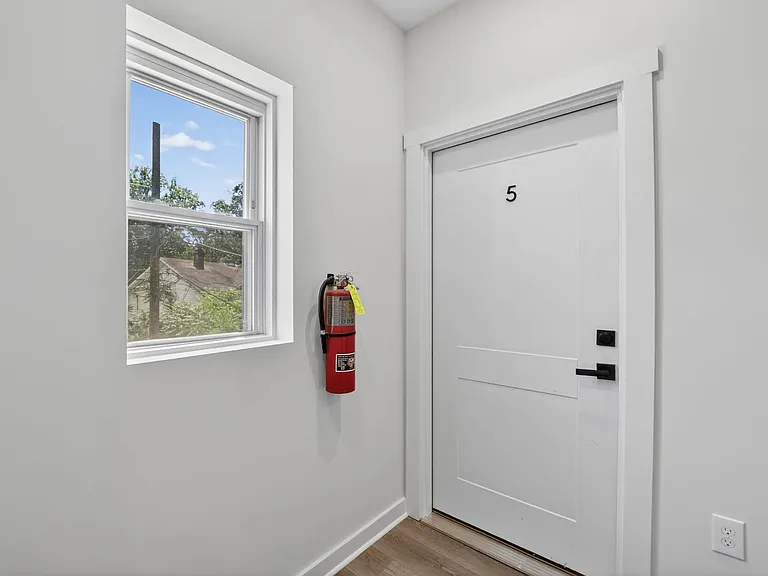 1321 Anacostia Rd SE — Photo 2