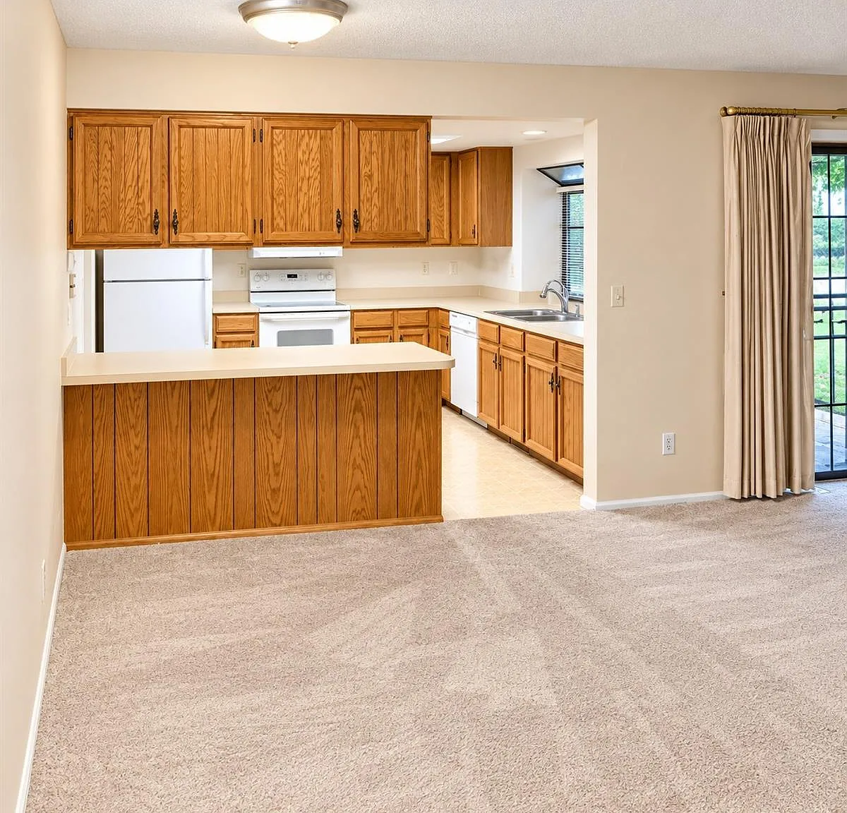 1 bed, 1.0 bath, 838 sqft, $1,550 — Photo 3