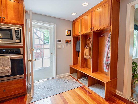 4th image of 220 S 22nd St