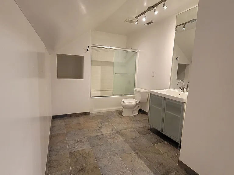 45 Howard Ave #B — Photo 5
