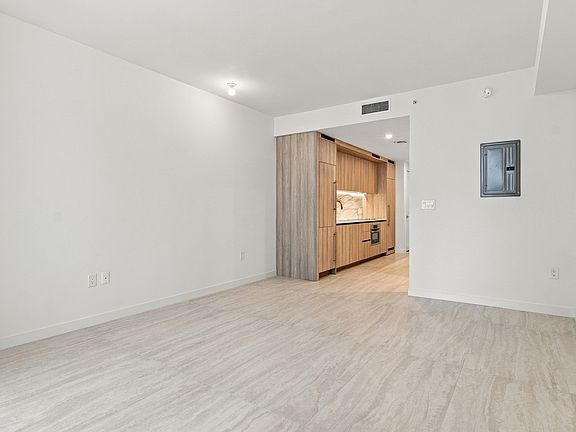 5th image of 600 Brickell Ave #3512