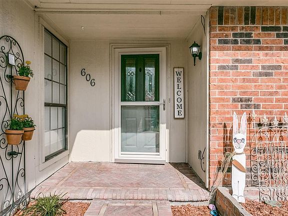 2nd image of 606 Heritage Hill Dr