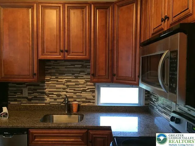 1 bed, 900 sqft, $1,350 — Photo 2