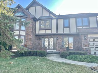 37605 River Bnd, Farmington Hills, MI 48335
