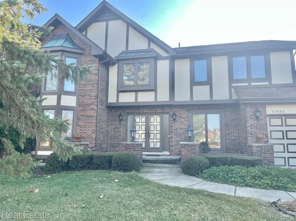 37605 River Bnd, Farmington Hills, MI 48335