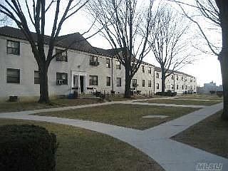 3rd image of 6902 136th St
