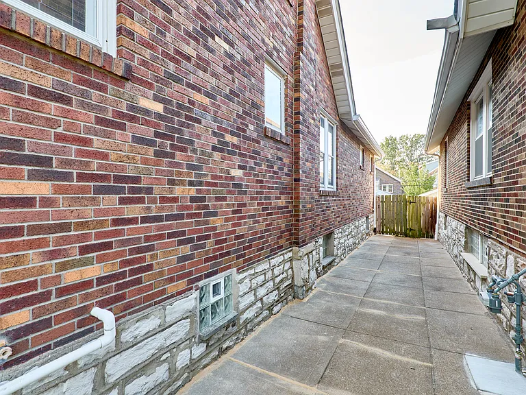 5210 Pernod Ave — Photo 53