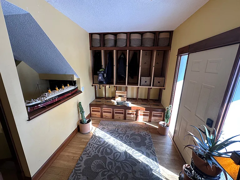 1128 Creekside Cir — Photo 2