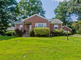 77 Elmore St, Holyoke, MA 01040