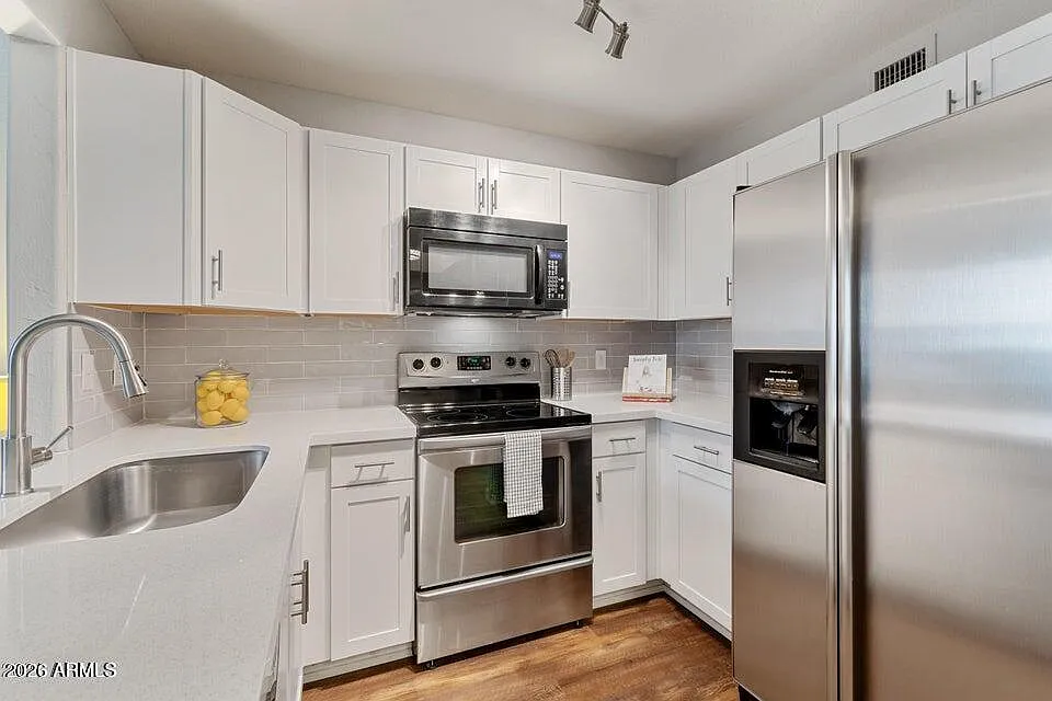 2 bed, 2.0 bath, 937 sqft, $1,950 — Photo 4