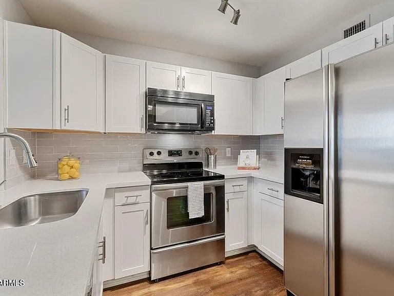 1025 E Highland Ave #24 — Photo 4