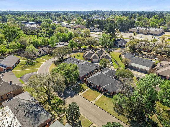 4th image of 302 Hampton Ct