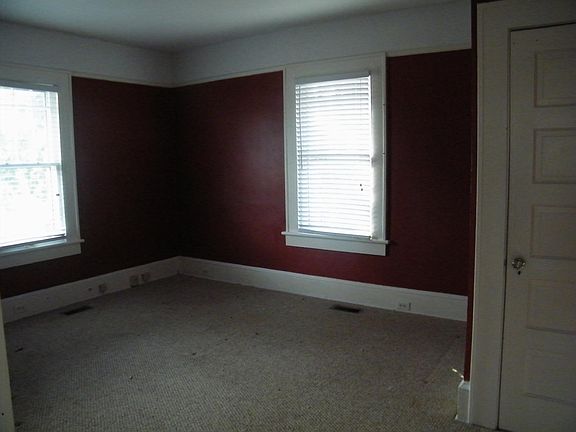 3rd image of 212 Whitsett St