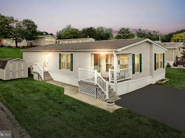 211 Robin Dr, Red Lion, PA 17356