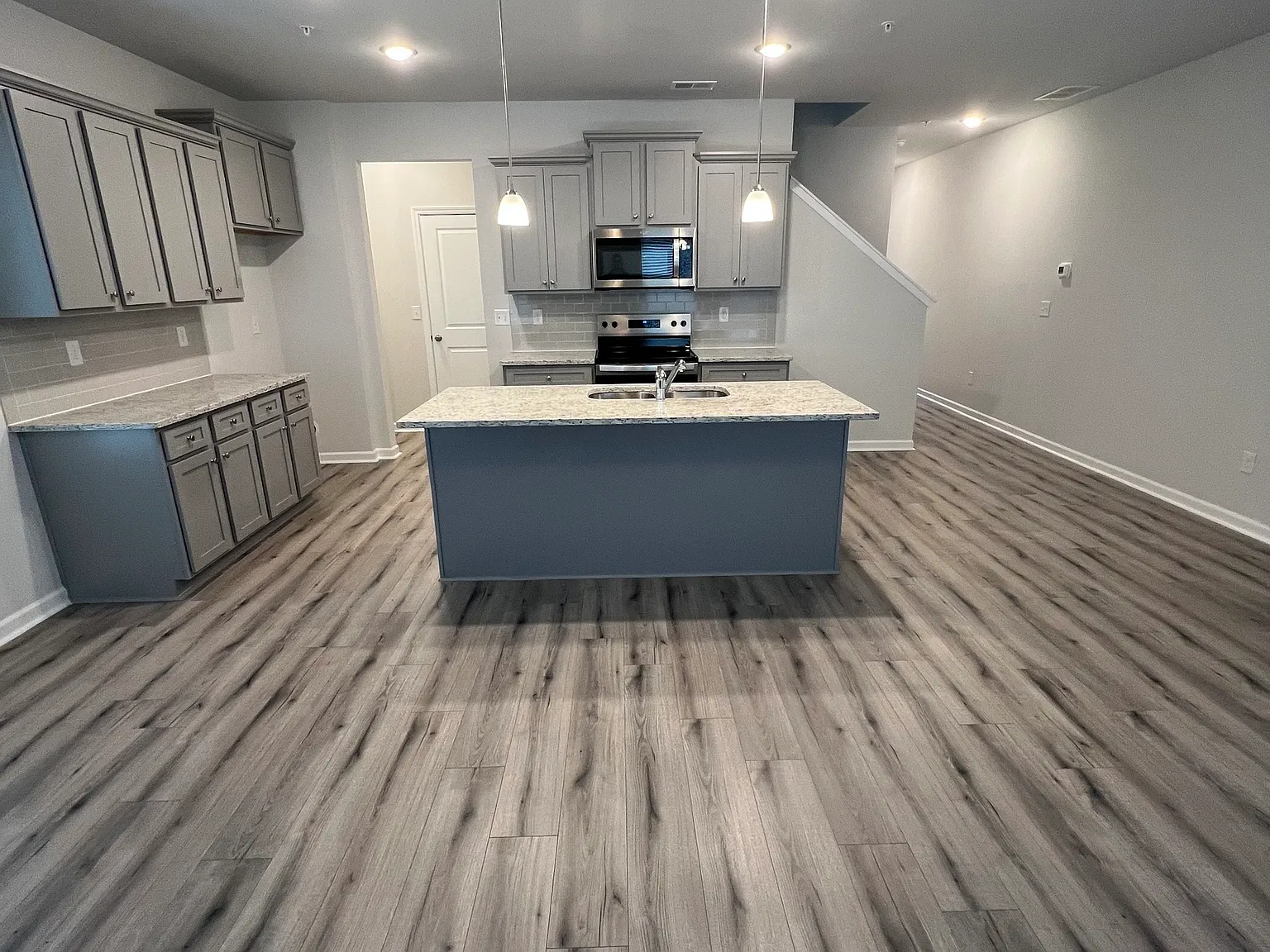 3 bed, 2.5 bath, 1568 sqft, $2,275 — Photo 3