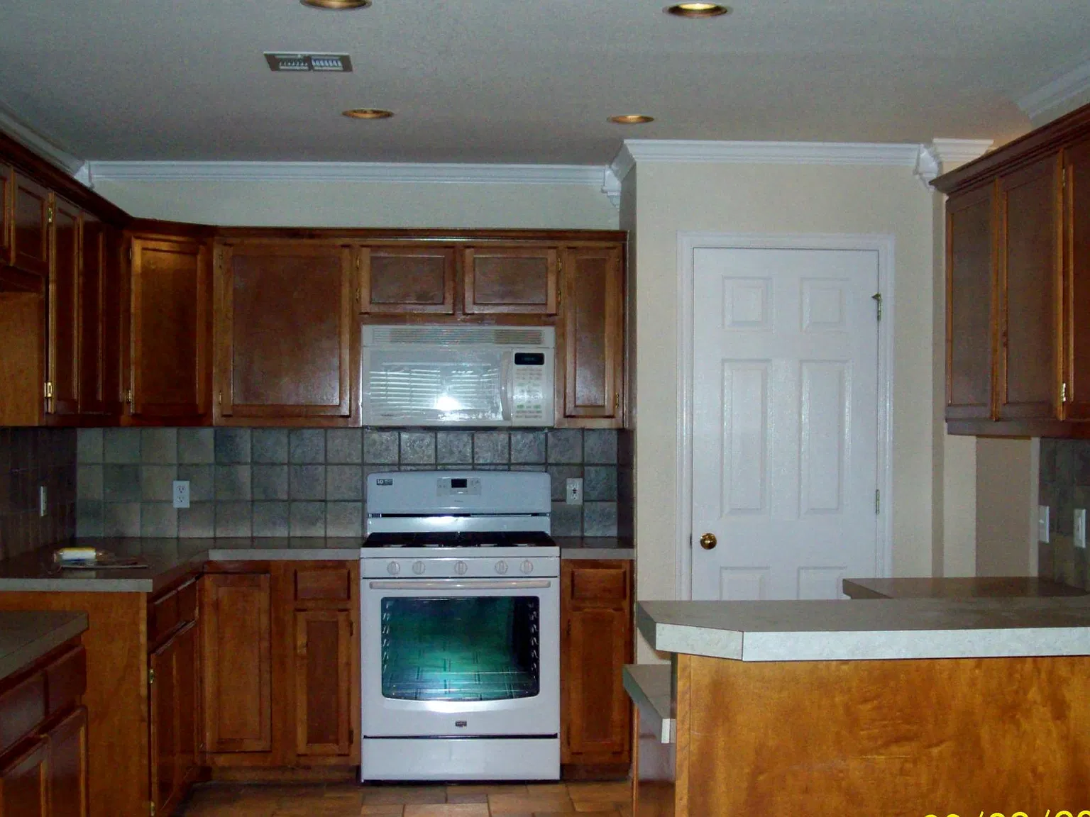 3 bed, 2273 sqft, $2,125 — Photo 4