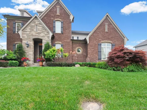 56555 Hartley Dr W, Shelby Township, MI 48316