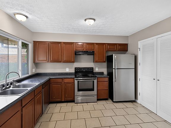 5th image of 1745 Orchid Ct