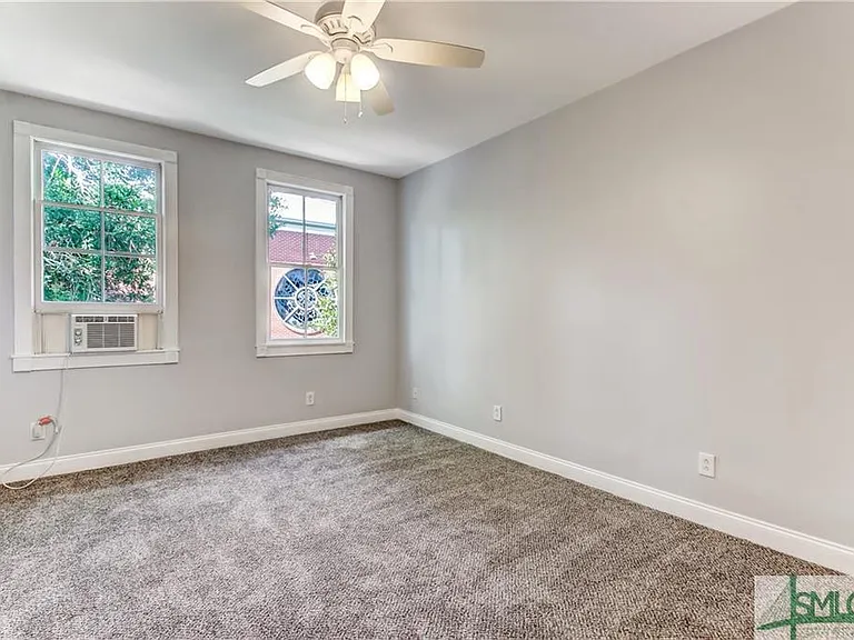 525 E Gaston St — Photo 17