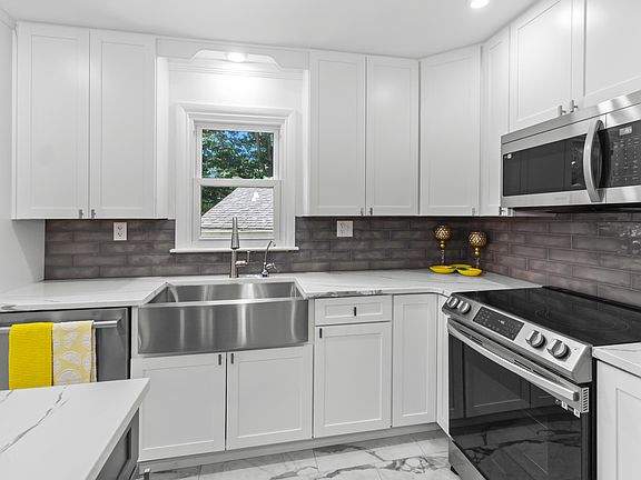 5th image of 2149 Pleasantview Dr NE