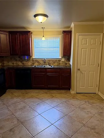 2 bed, 1.5 bath, 975 sqft, $1,300 — Photo 3
