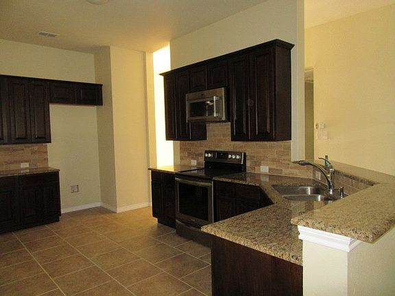 4th image of 3304 Lake Hill Ln