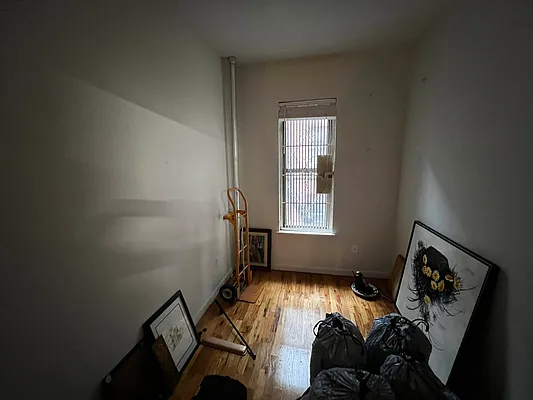 Rented by Salon Realty Corp | media 8