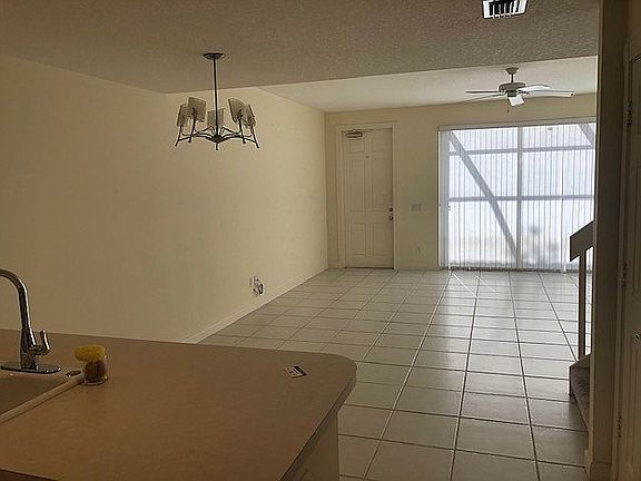 4th image of 3352 Greenway Dr