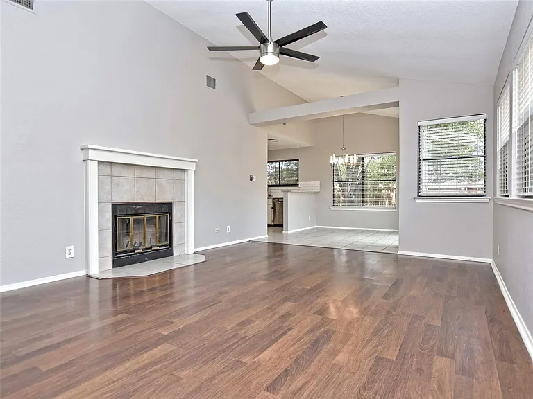 813 Primrose Ln — Photo 8