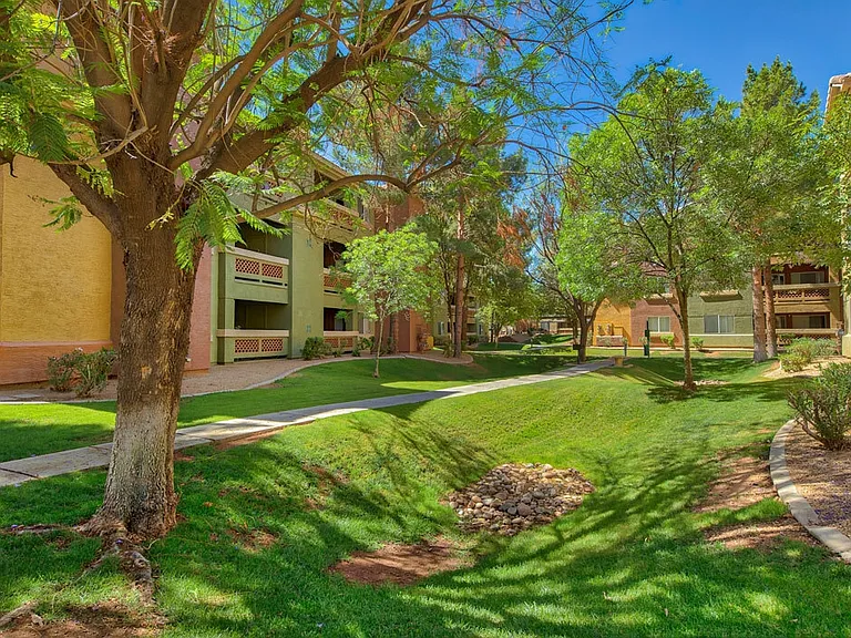 Serena Shores Apartments — Photo 14