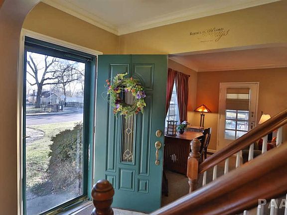 2nd image of 1001 E Seneca Pl