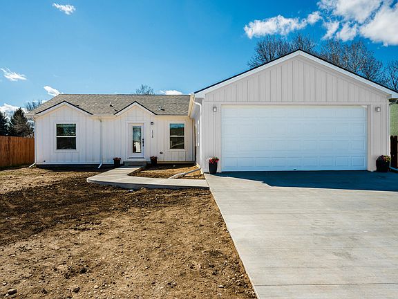 3rd image of 1328 N Heights Ln